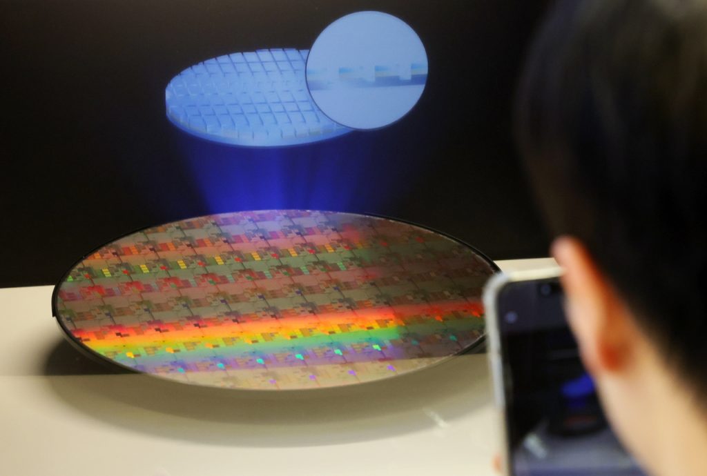 Samsung, SK Hynix Semiconductor Recruitment Tops SNU Admissions