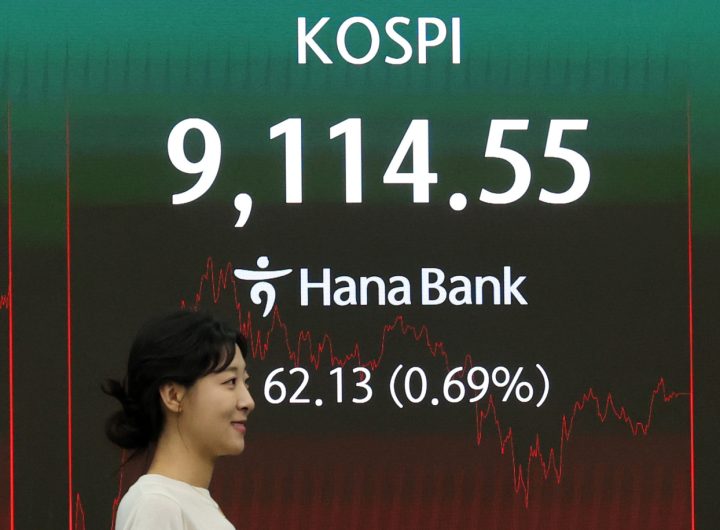 Seoul Shares Hit Record 9,100 on Chip Gains