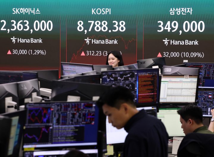 Seoul Shares Hit Record High on AI-Fueled Tech Rally
