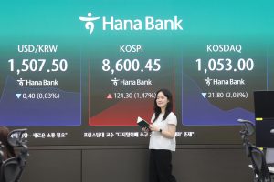 Seoul Shares Soar to Record High on Tech Rally