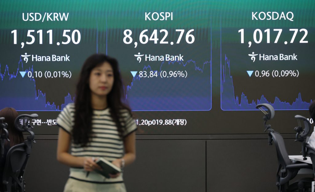 Seoul Stocks Open Lower on Wall Street Tech Declines