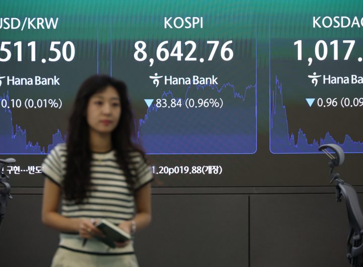 Seoul Stocks Open Lower on Wall Street Tech Declines