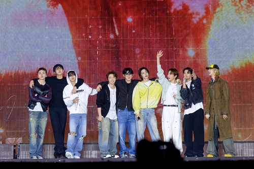 Seventeen: Billboard Midyear Top Tours, 7th Rank