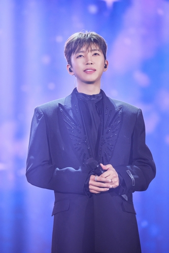 Singer Lim Young-woong Donates 2M Won for Low-Income Patients