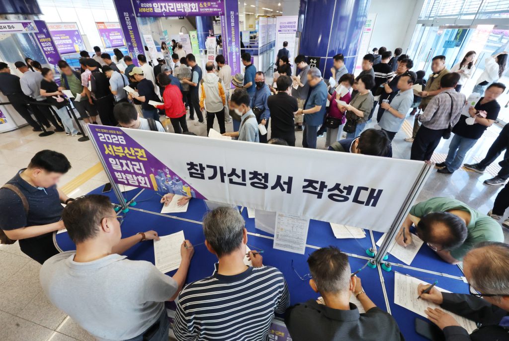 South Korea: 40,000 Jobs Lost in May, First Decline in 17 Months