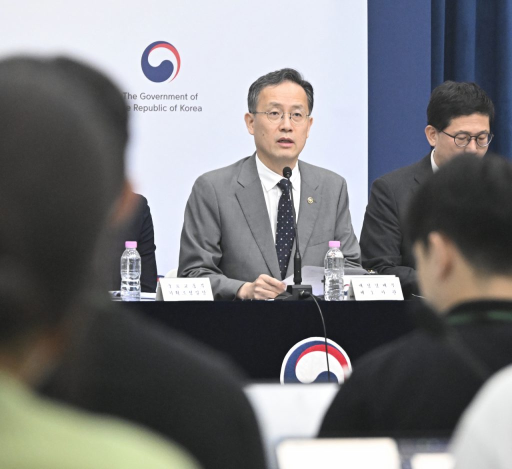Korea's Growth Outlook Lifted, Fueled by Chip Boom