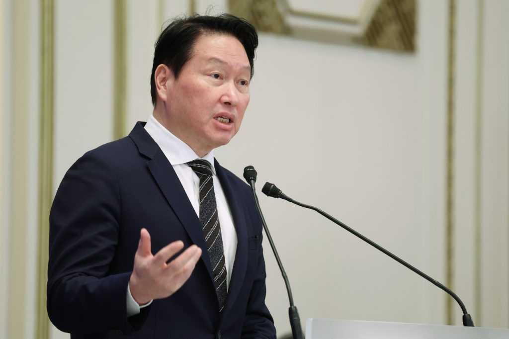 SK Chairman in New York for SK Hynix Nasdaq IPO