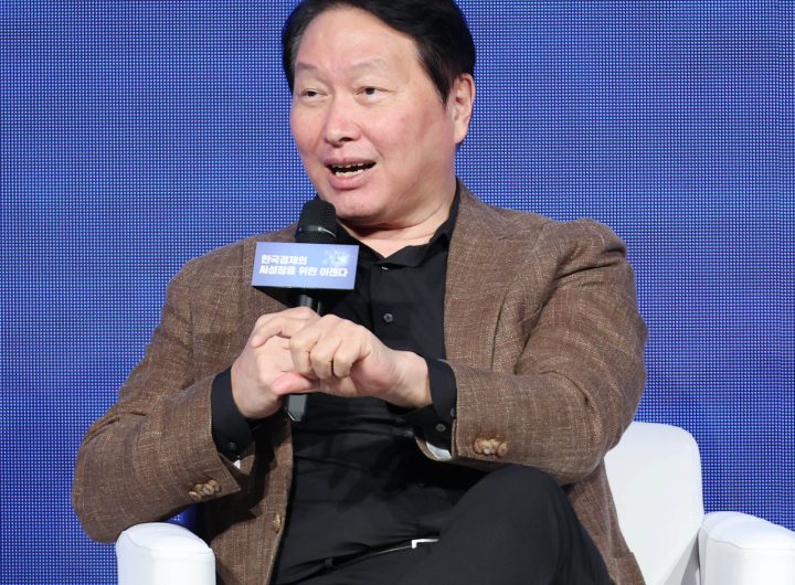 SK Group CEO Urges SK Hynix Investors to Hold Shares