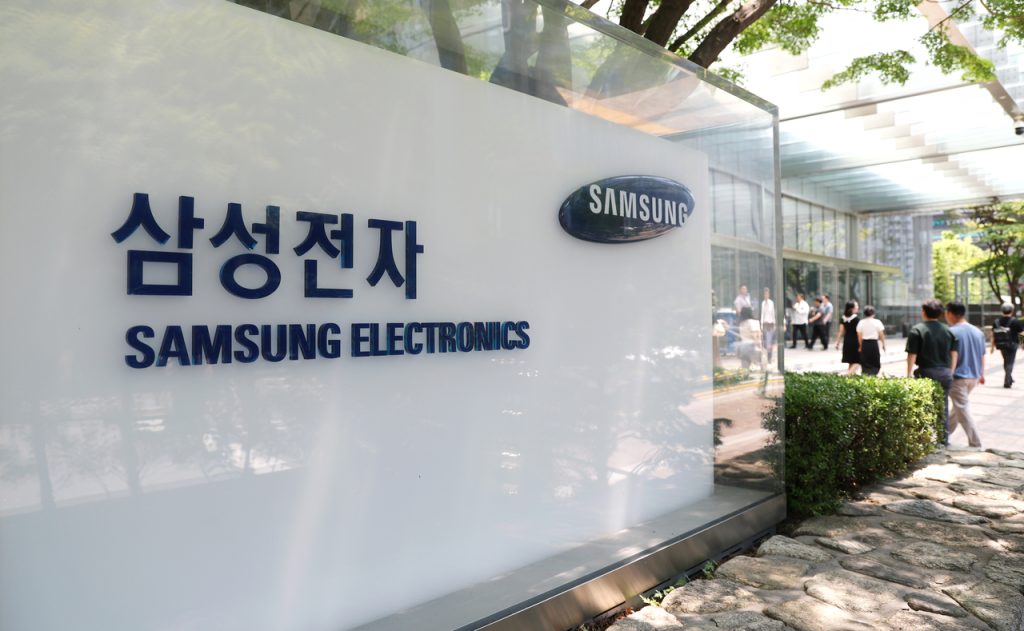 Samsung Electronics Tops Conglomerate Economic Contribution: Data
