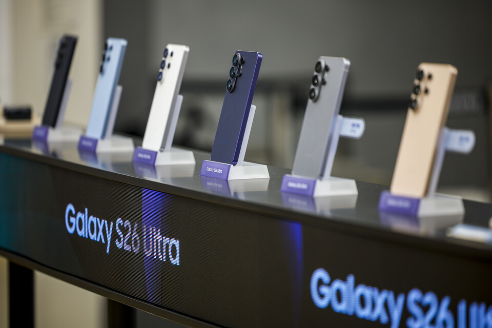 Samsung Tops Smartphone Market Amid Chip Shortage