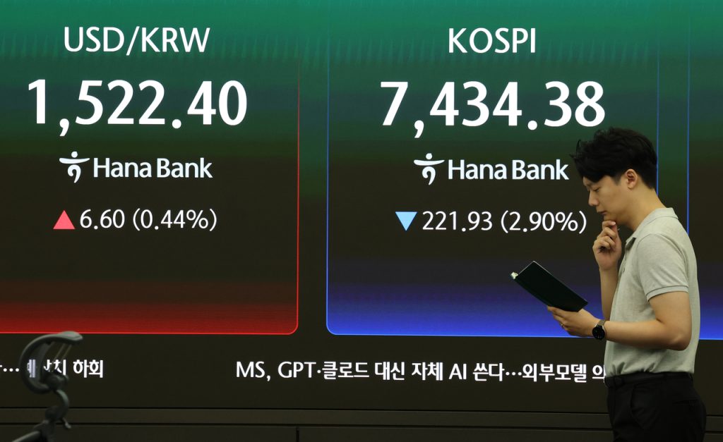 Seoul Market Opens Lower as Tech Slump Persists