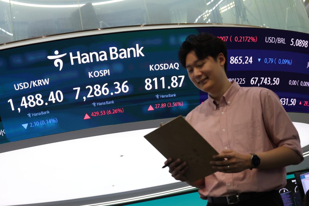 Seoul Shares Higher on Wall Street Gains Amid Mideast Tensions
