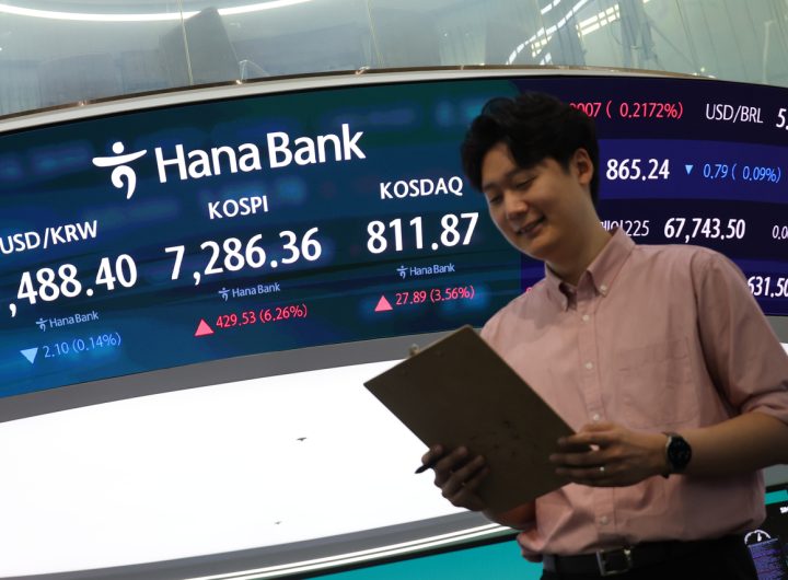 Seoul Shares Higher on Wall Street Gains Amid Mideast Tensions