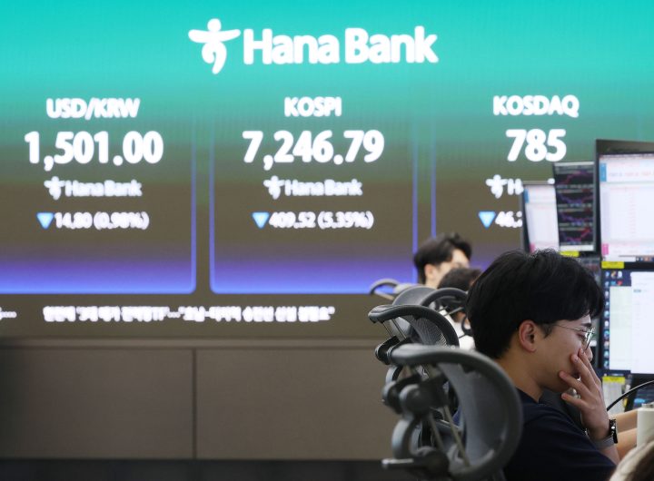 Seoul Shares Plummet 5.4% on Tech Rout
