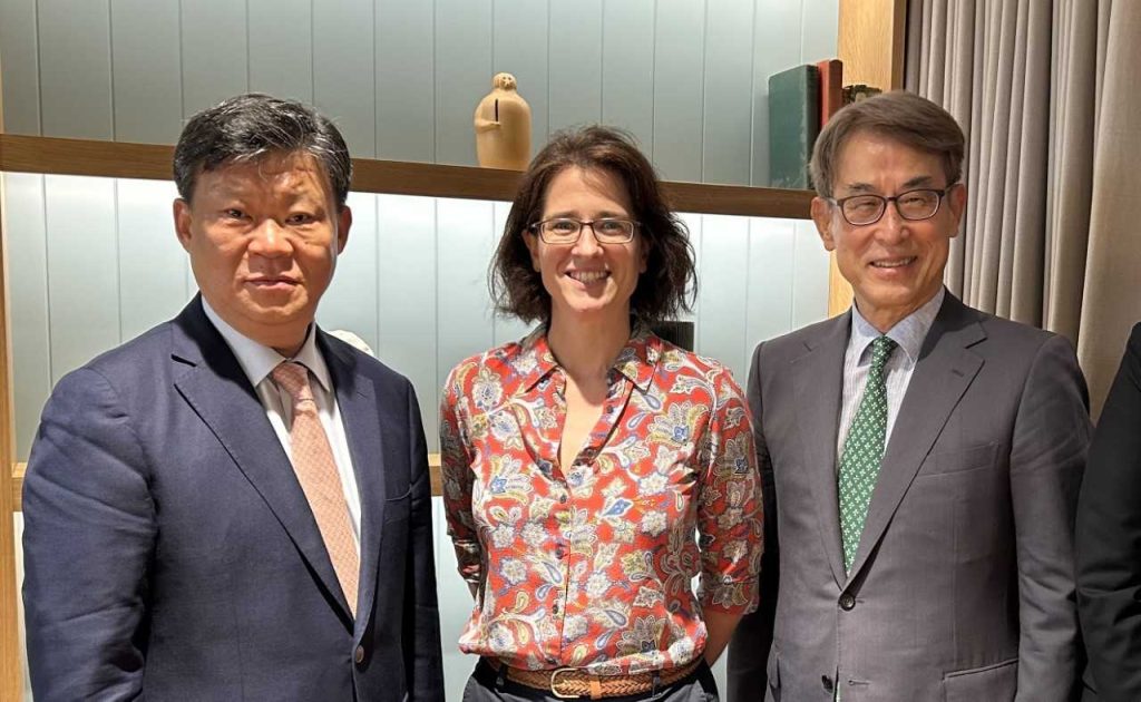 Shinhan Board Boosts UK Investor Engagement