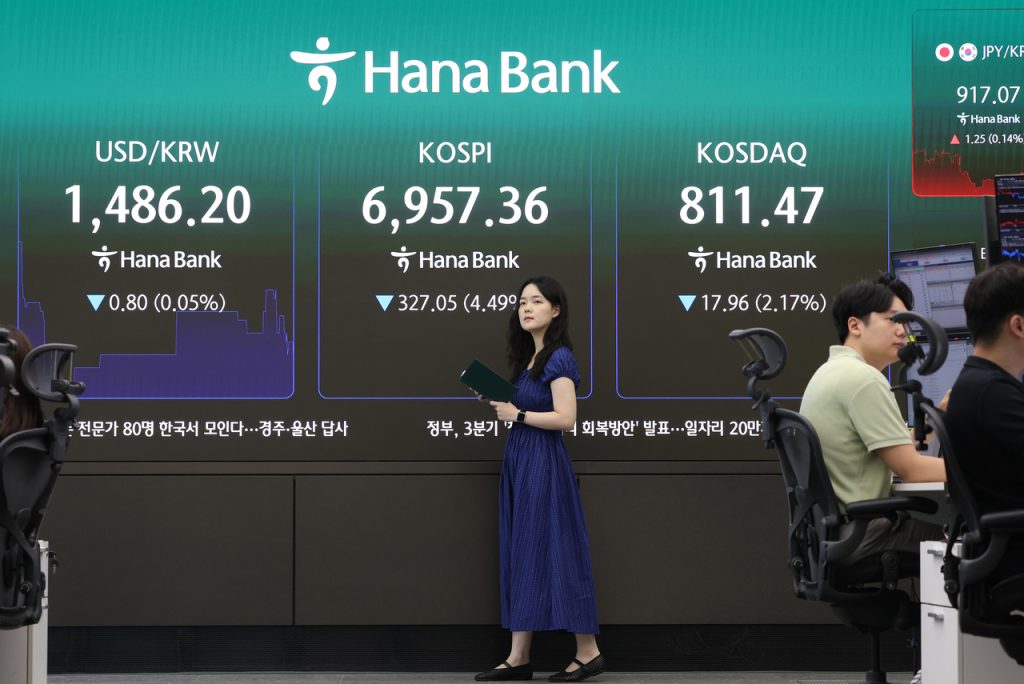 Tech Woes, Mideast Tensions Sink Seoul Shares
